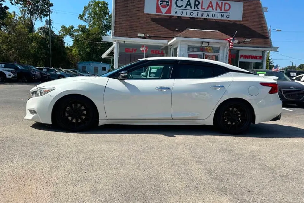 2017 Nissan Maxima S photo 1