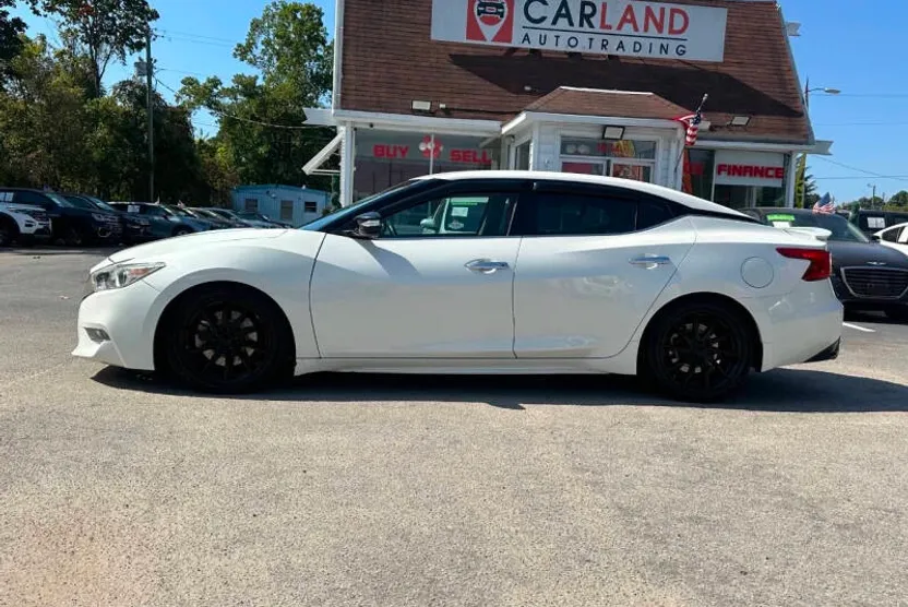 2017 Nissan Maxima S photo 1