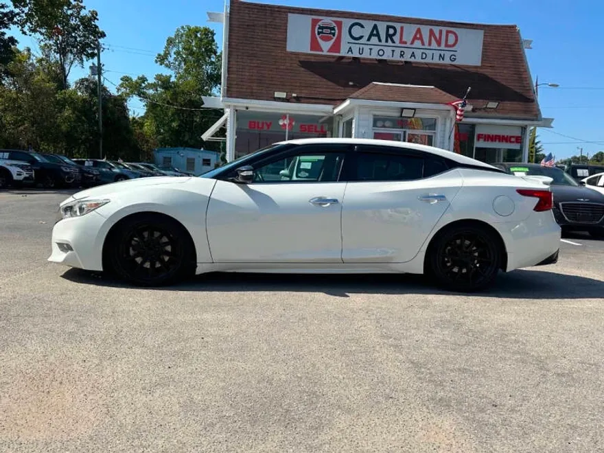 2017 Nissan Maxima S photo 1