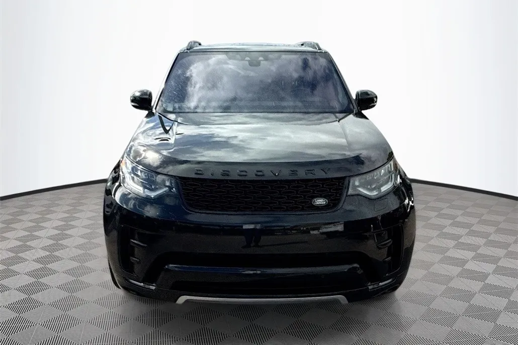 2020 Land Rover Discovery Landmark photo 1