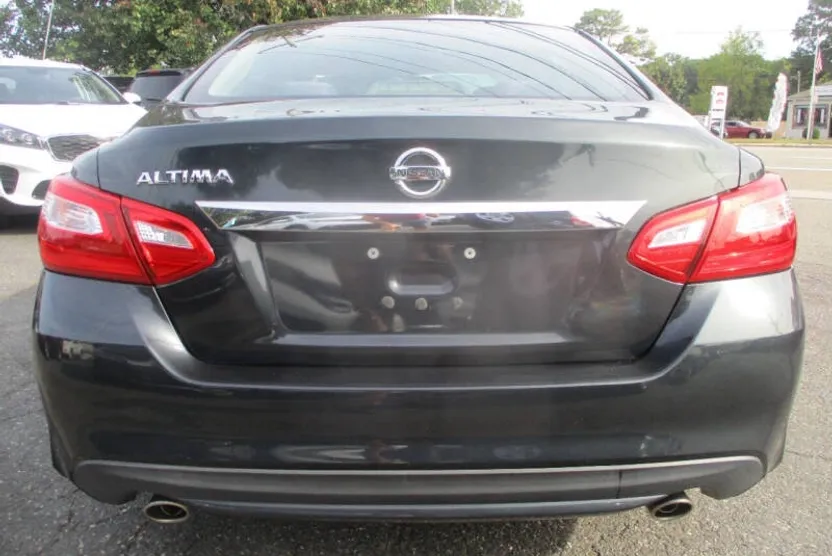2017 Nissan Altima 2.5 SV photo 1