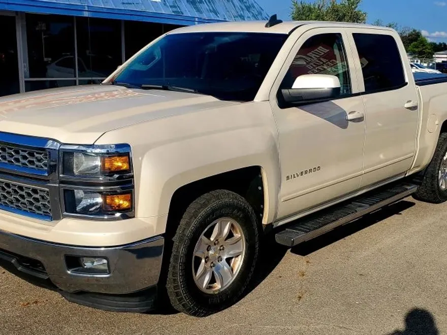 2015 Chevrolet Silverado 1500 LT photo 1
