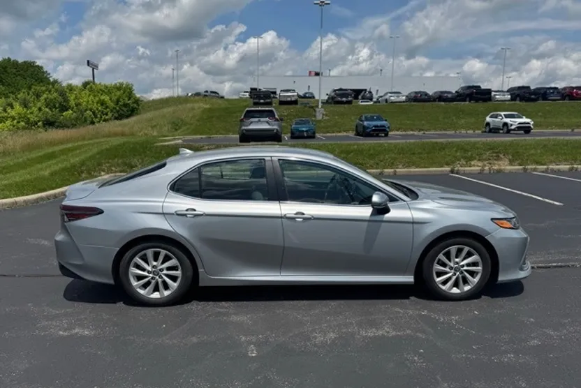2023 Toyota Camry LE photo 1
