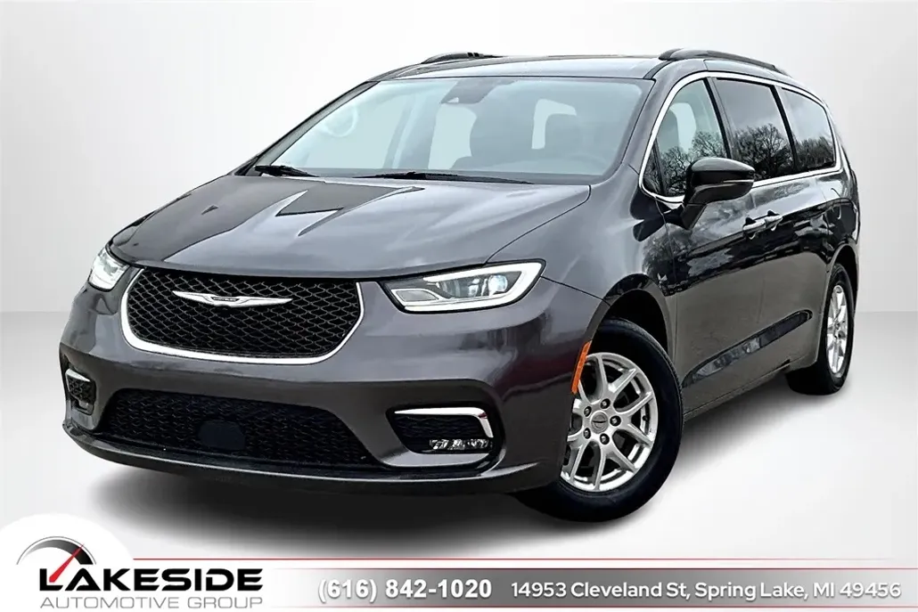 2022 Chrysler Pacifica Touring L photo 1