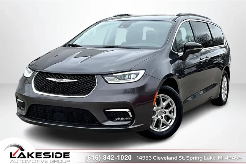 2022 Chrysler Pacifica Touring L photo 1