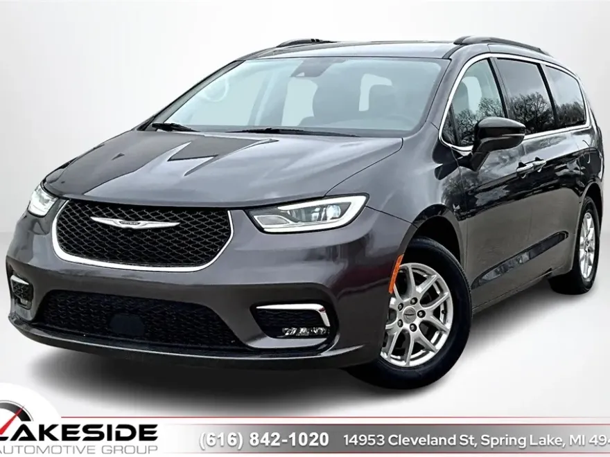 2022 Chrysler Pacifica Touring L photo 1