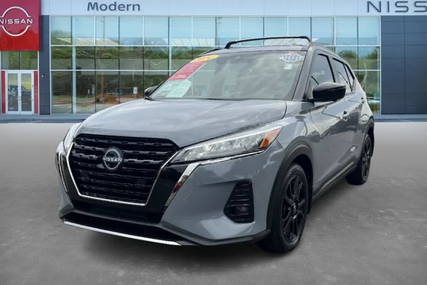 2024 Nissan Kicks SR photo 1