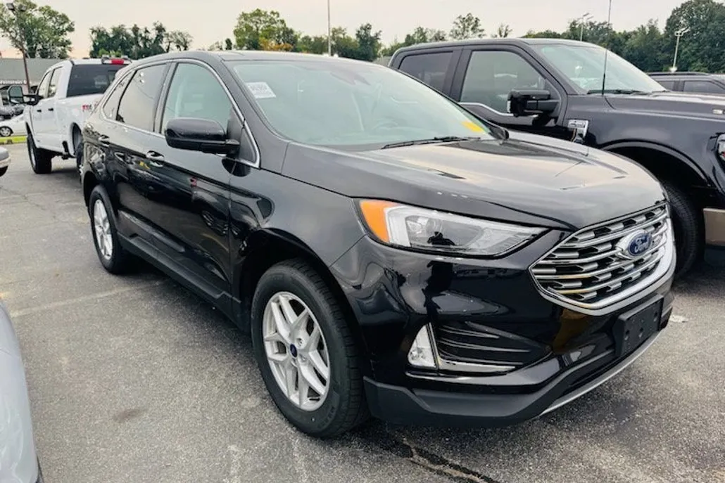 2022 Ford Edge SEL photo 1