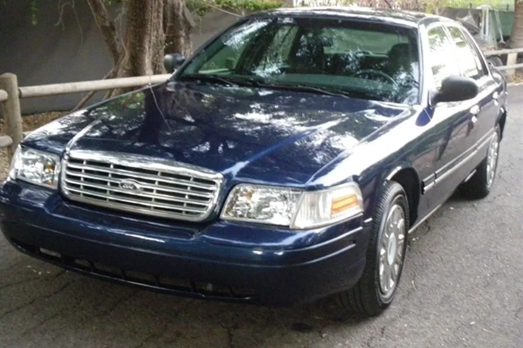 2004 Ford Crown Victoria Police Interceptor photo 1