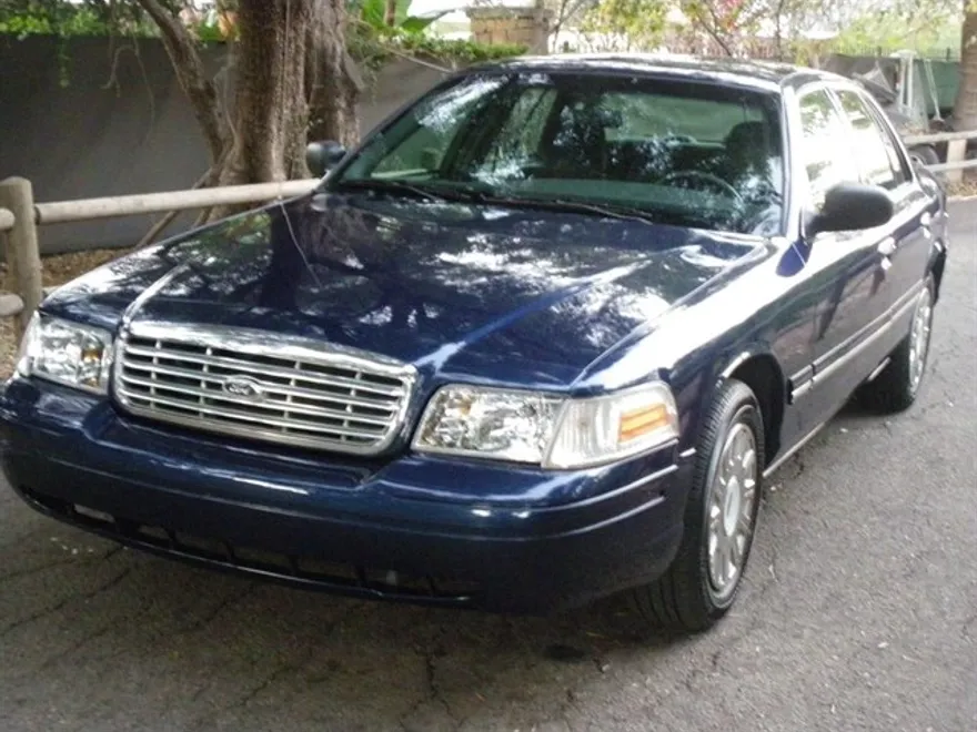 2004 Ford Crown Victoria Police Interceptor photo 1