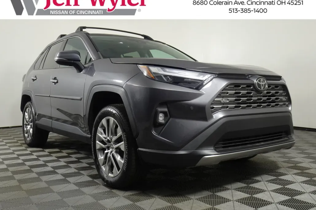 2022 Toyota RAV4 Limited photo 1