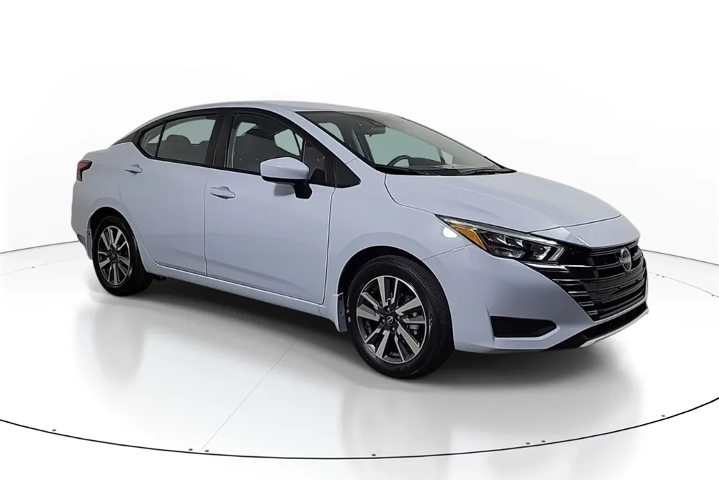 2025 Nissan Versa 1.6 SV photo 1