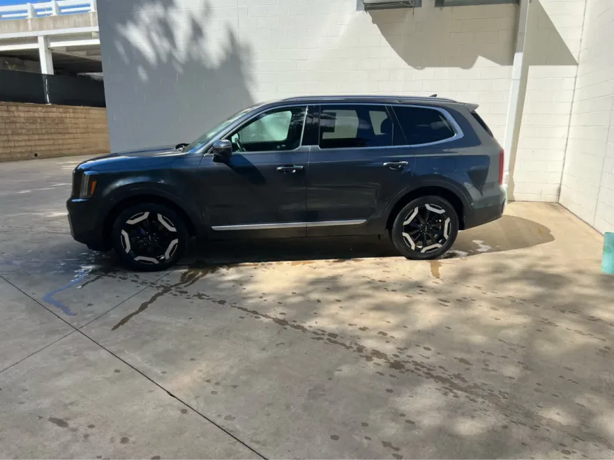 2023 Kia Telluride S photo 1