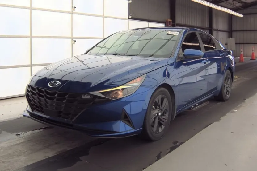 2022 Hyundai Elantra SEL Convenience photo 1
