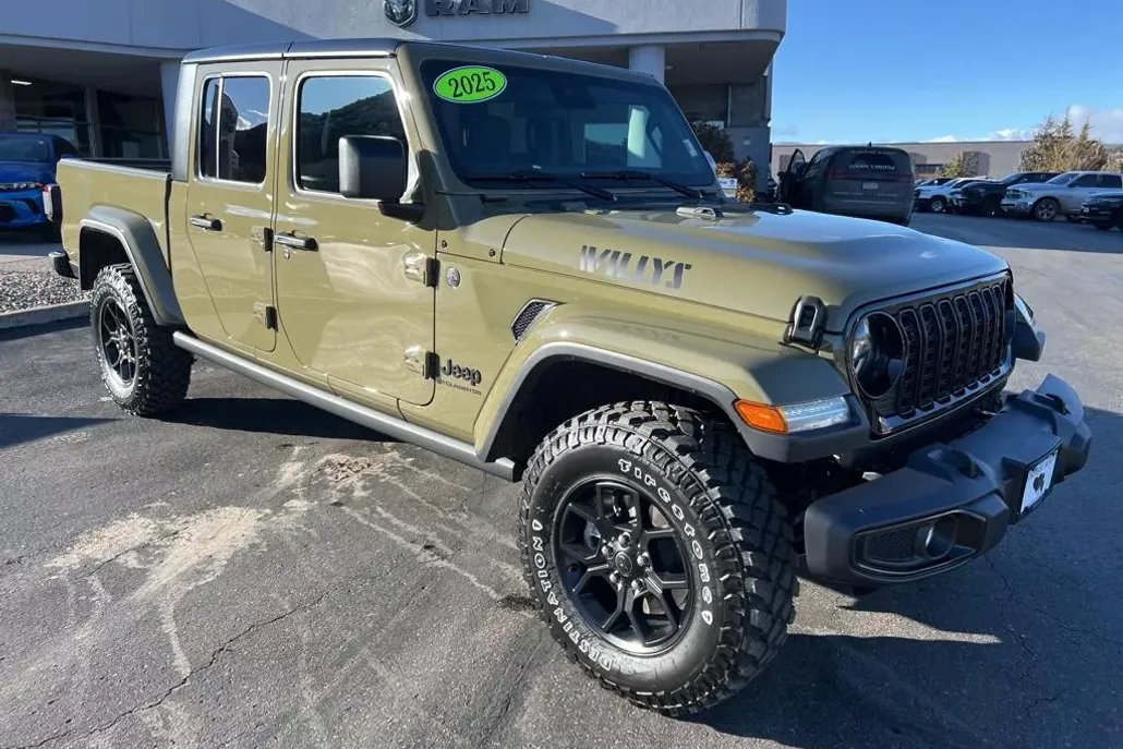 2025 Jeep Gladiator Willys photo 1