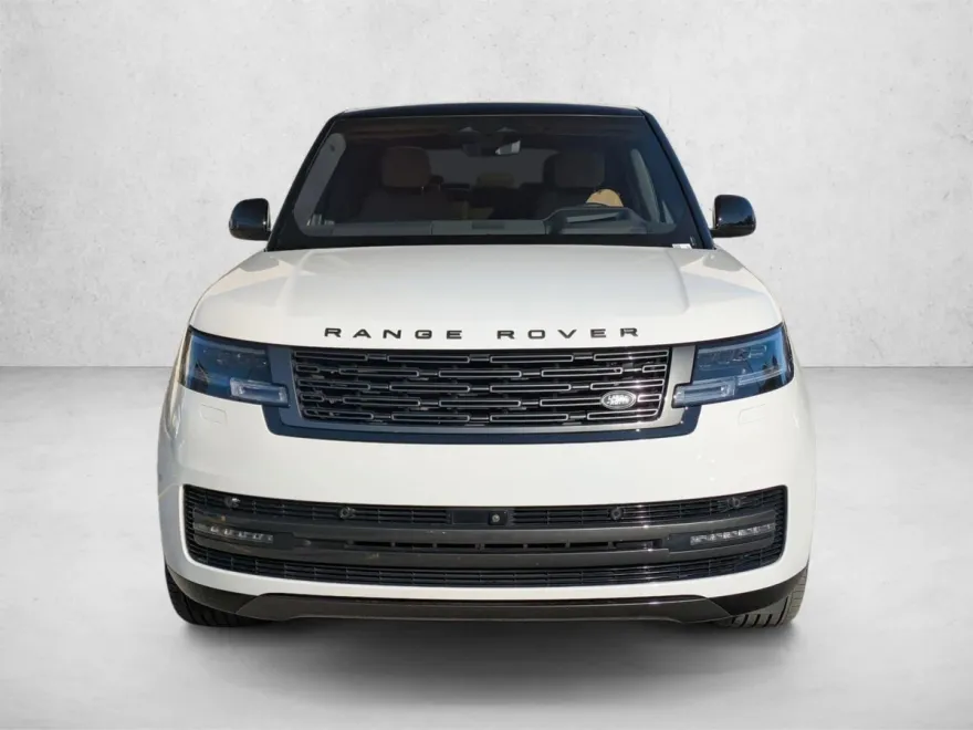 2023 Land Rover Range Rover SE photo 1