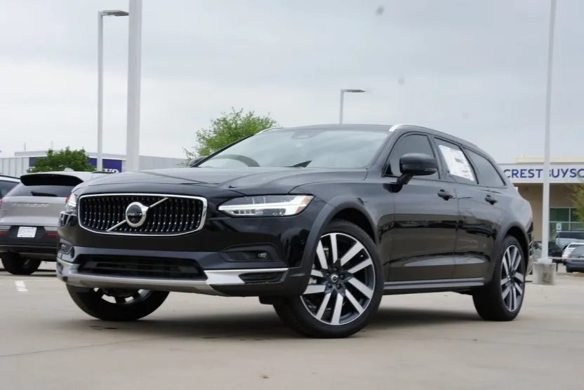 2025 Volvo V90 Cross Country B6 Plus photo 1