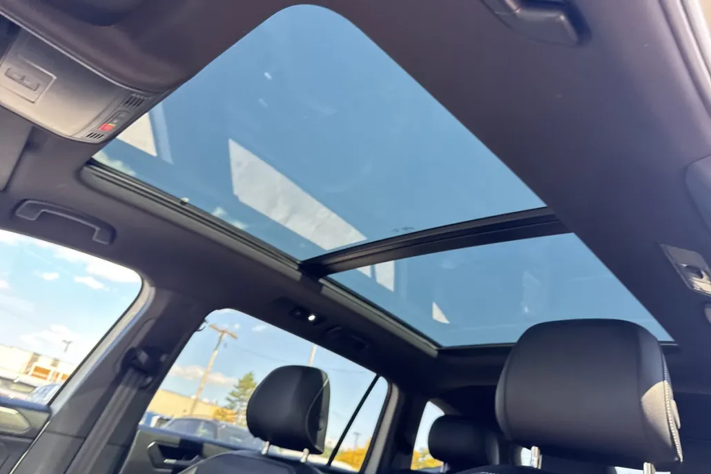 2024 Volkswagen Tiguan SE R-Line Black photo 1