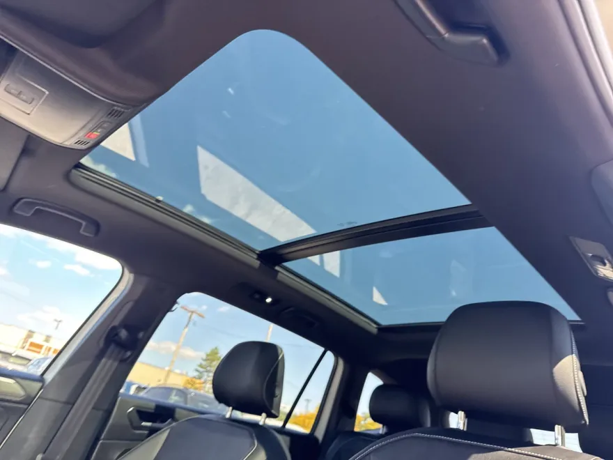 2024 Volkswagen Tiguan SE R-Line Black photo 1