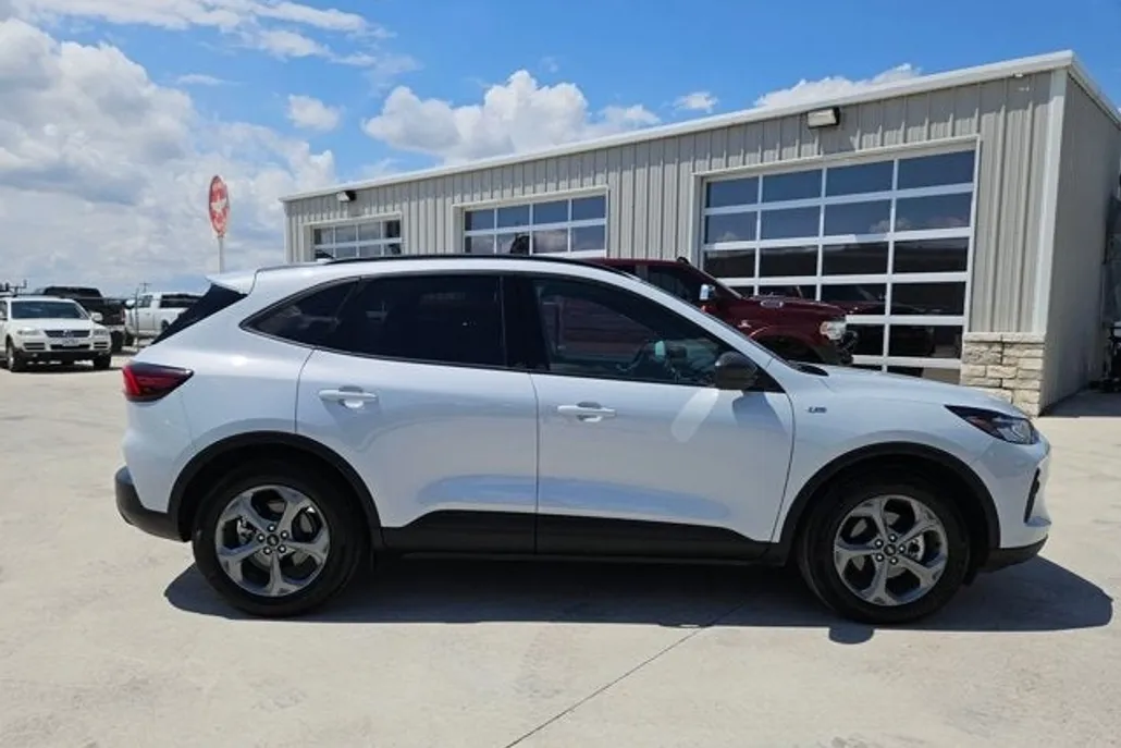 2025 Ford Escape ST-Line photo 1