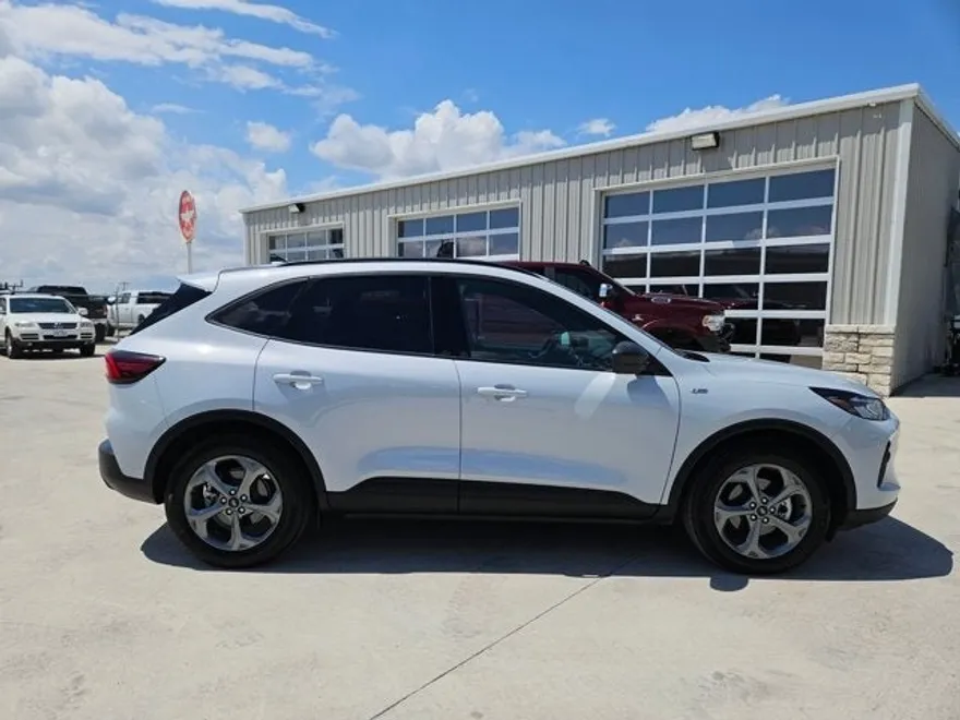 2025 Ford Escape ST-Line photo 1
