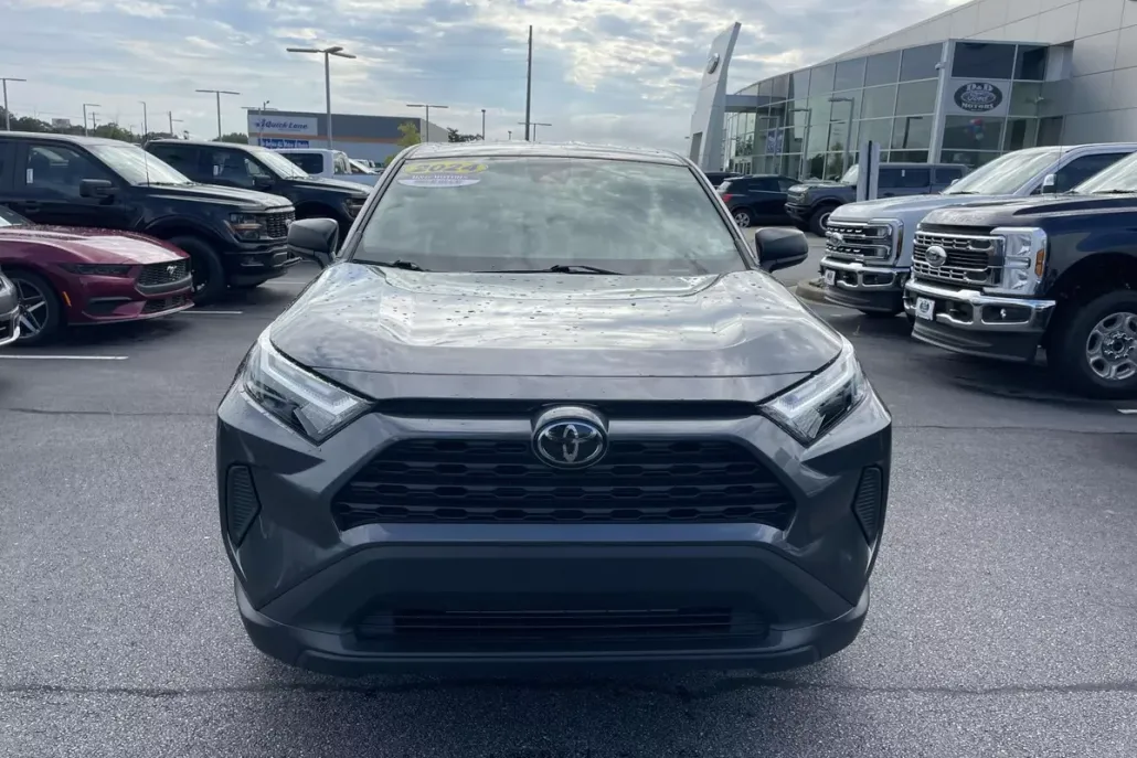 2024 Toyota RAV4 LE photo 1