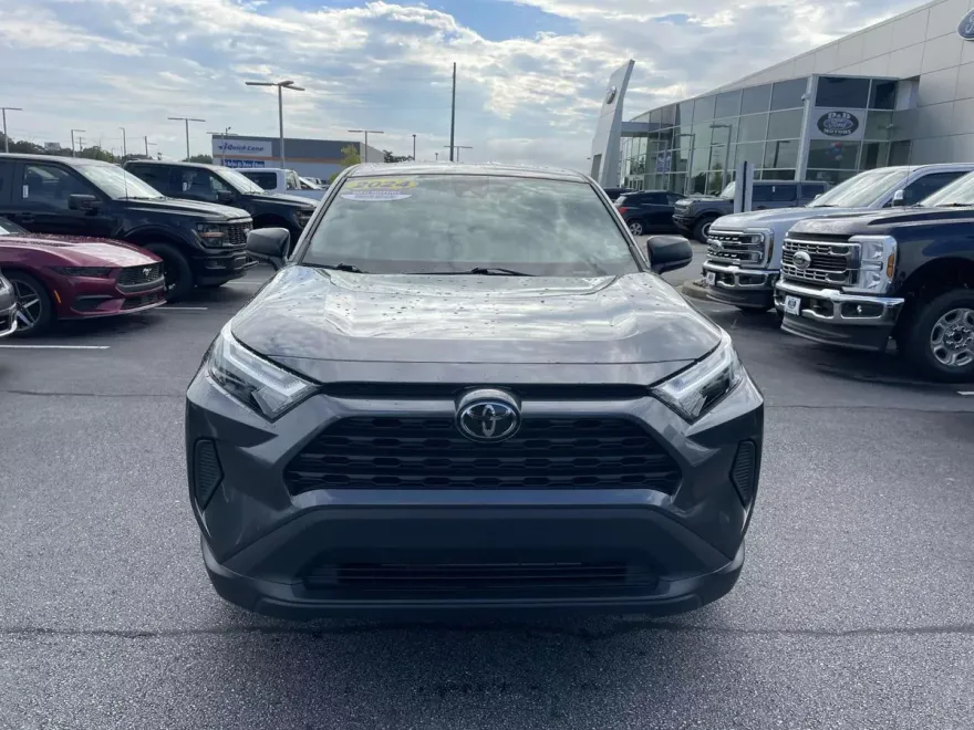 2024 Toyota RAV4 LE photo 1