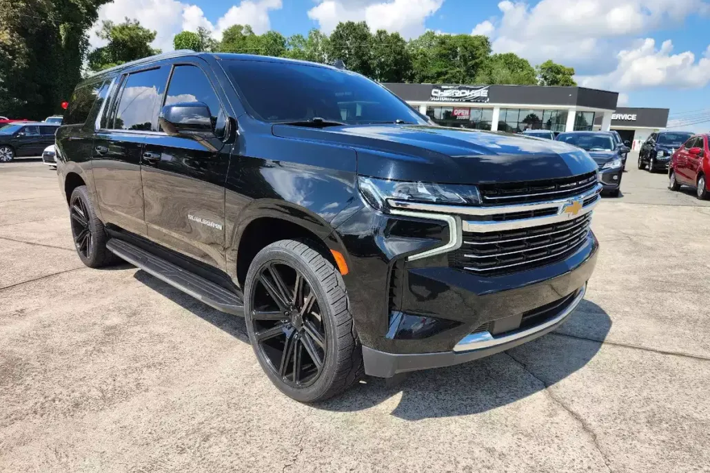 2021 Chevrolet Suburban LT photo 1