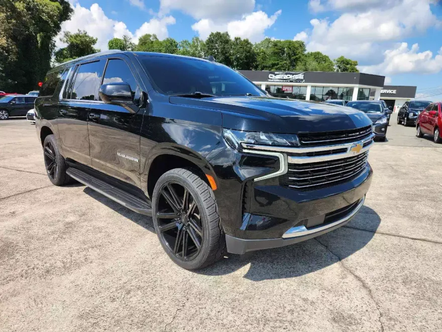 2021 Chevrolet Suburban LT photo 1