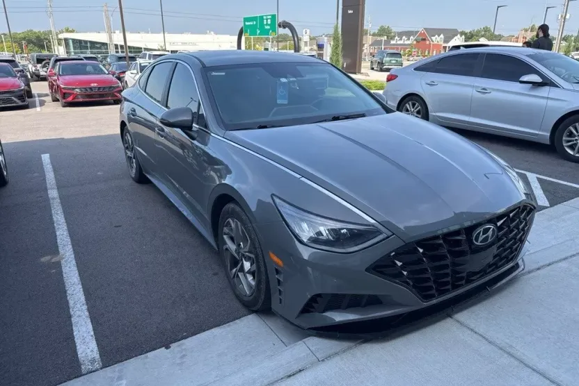 2021 Hyundai Sonata SEL photo 1