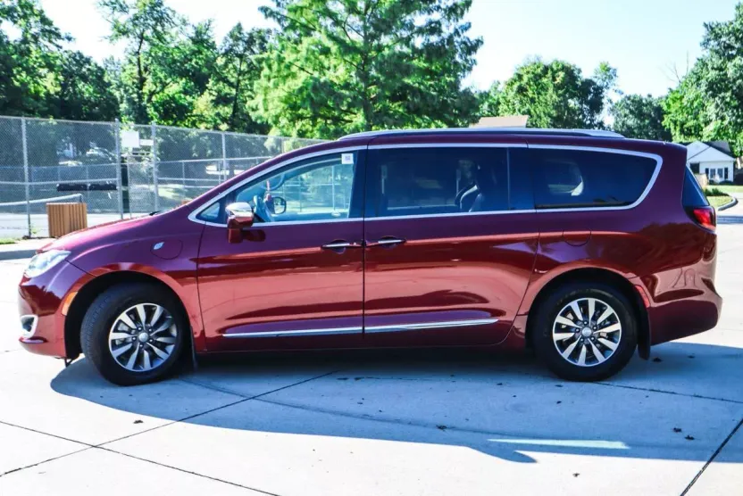 2020 Chrysler Pacifica Hybrid Limited photo 1