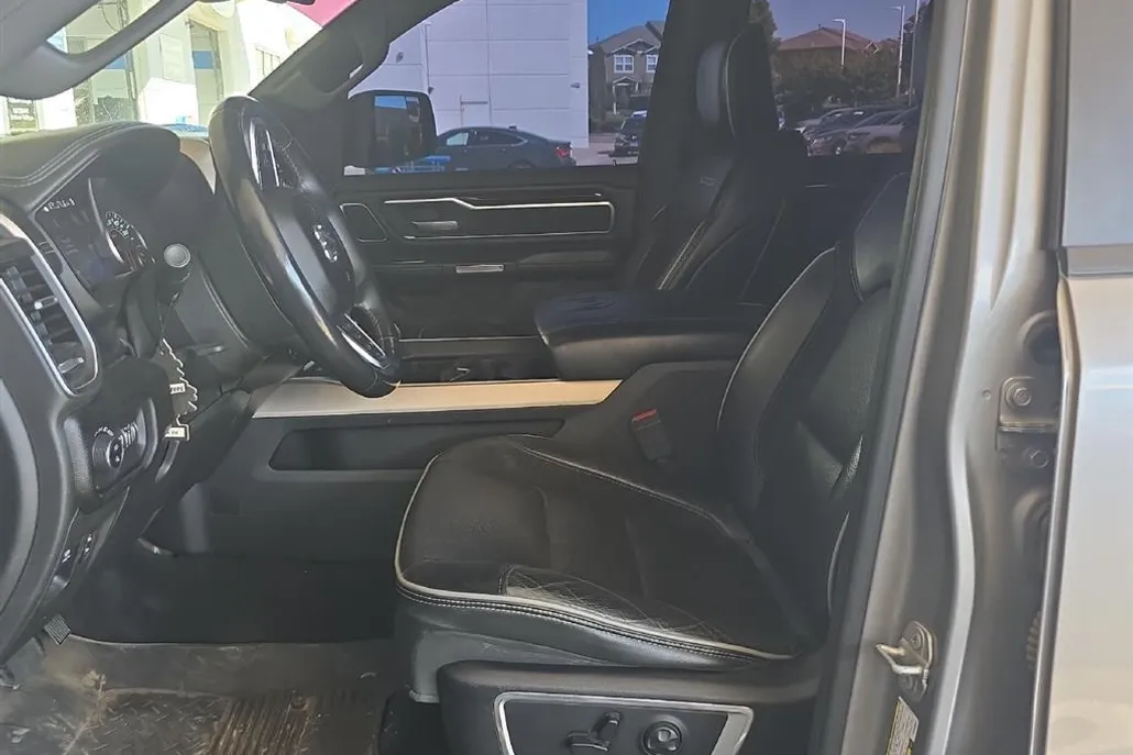 2019 Ram 1500 Laramie photo 1