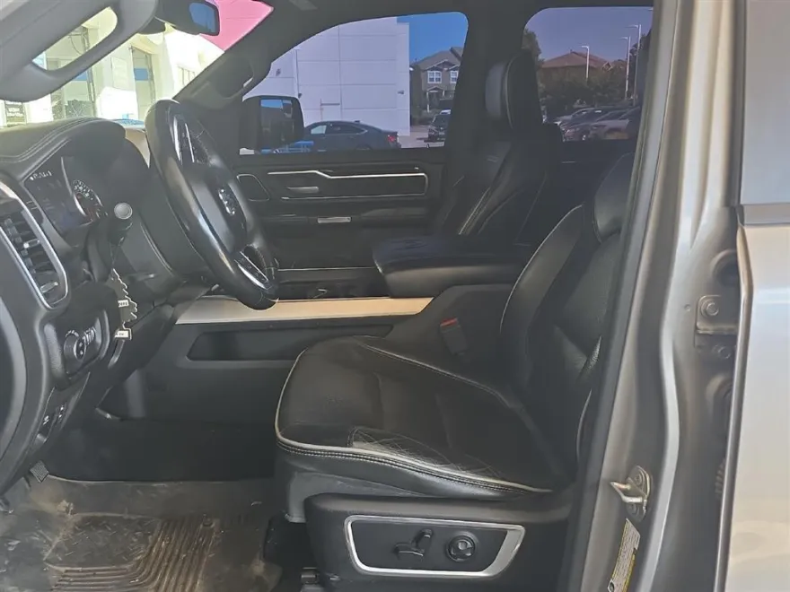 2019 Ram 1500 Laramie photo 1