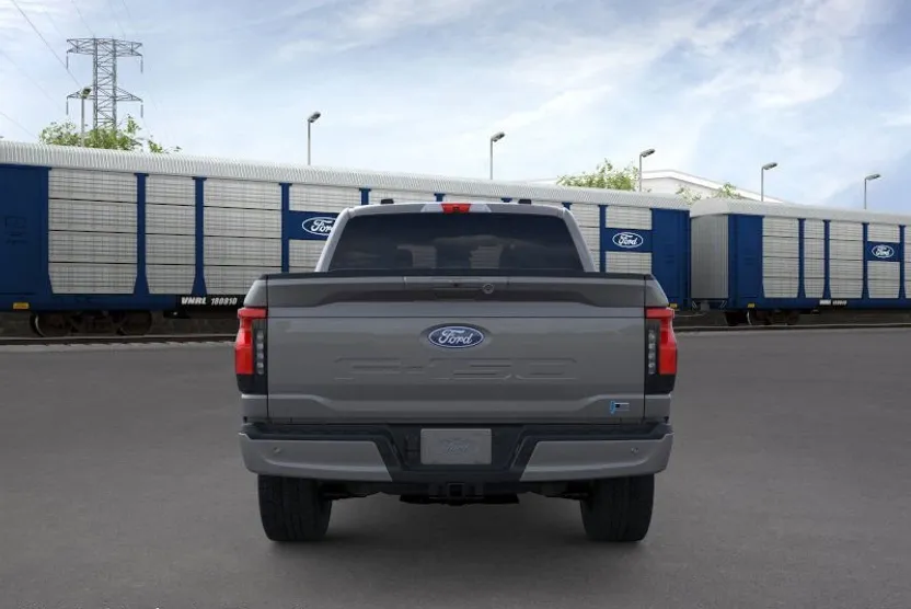 2025 Ford F-150 Lightning photo 1