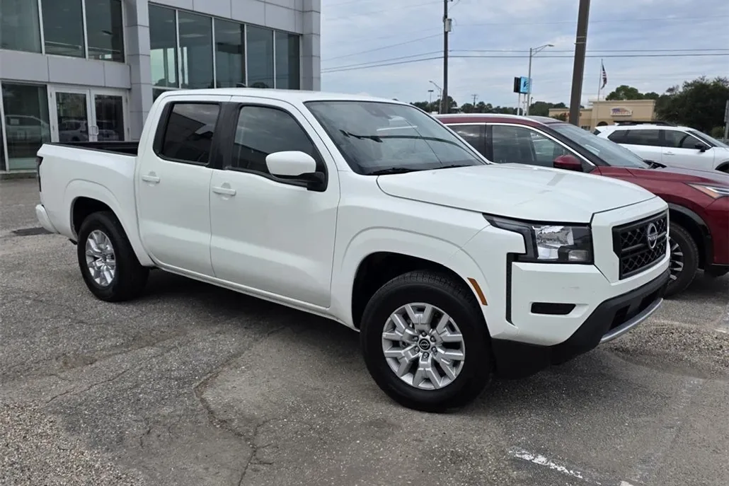 2023 Nissan Frontier SV photo 1
