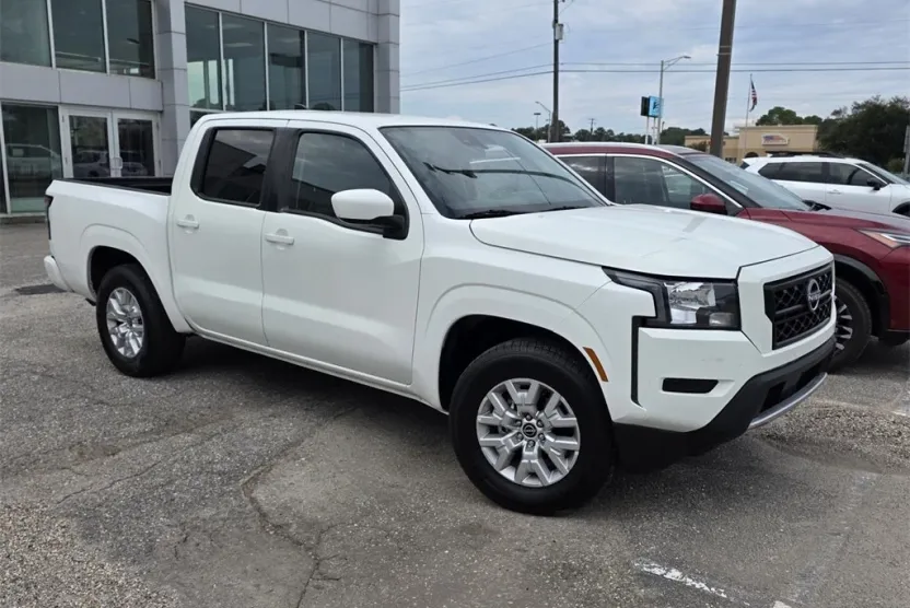 2023 Nissan Frontier SV photo 1