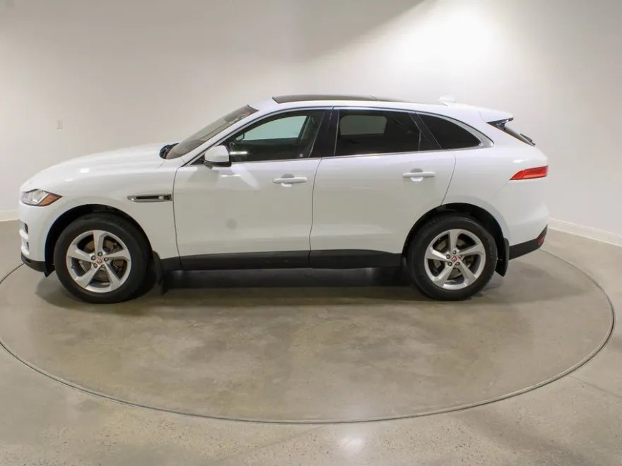 2019 Jaguar F-PACE Premium photo 1