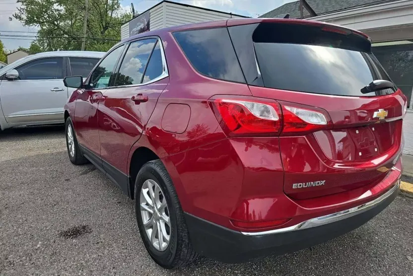 2020 Chevrolet Equinox LT photo 1