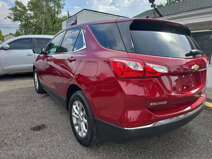 2020 Chevrolet Equinox LT photo 1