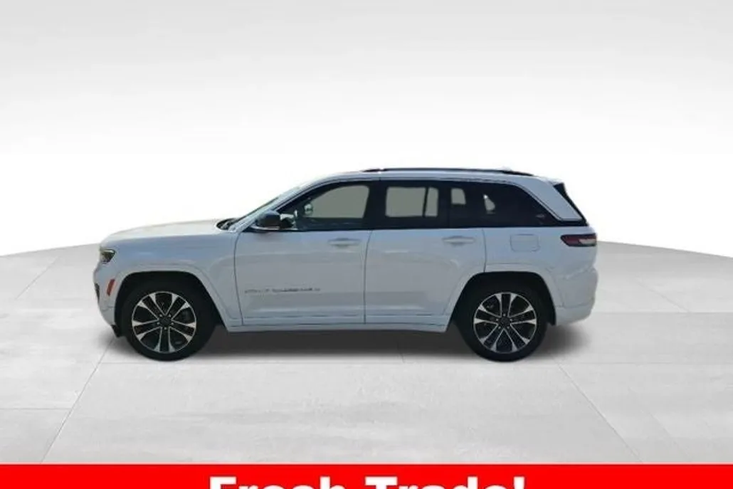 2022 Jeep Grand Cherokee Overland photo 1