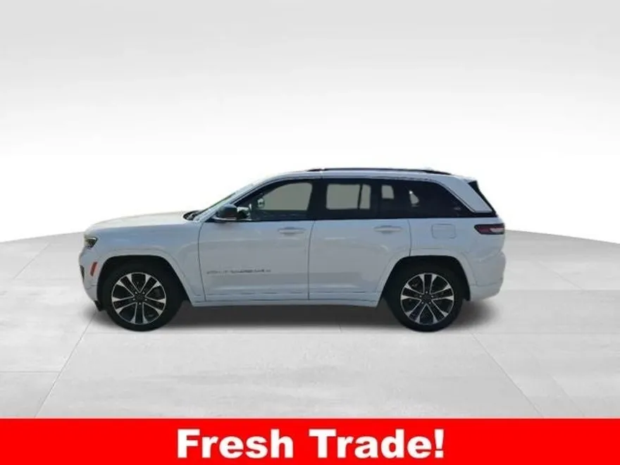 2022 Jeep Grand Cherokee Overland photo 1