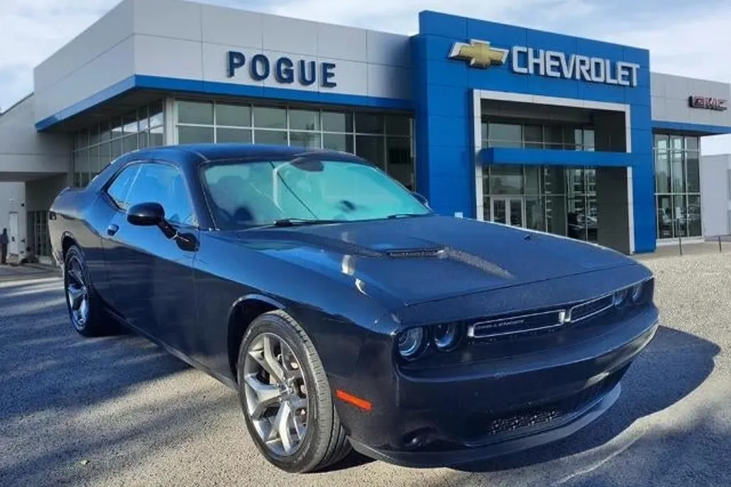 2016 Dodge Challenger SXT photo 1