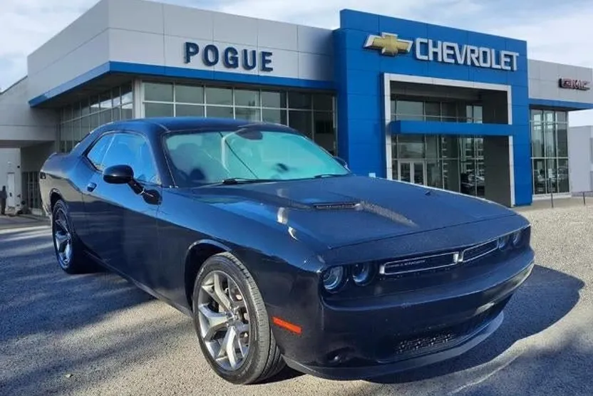 2016 Dodge Challenger SXT photo 1
