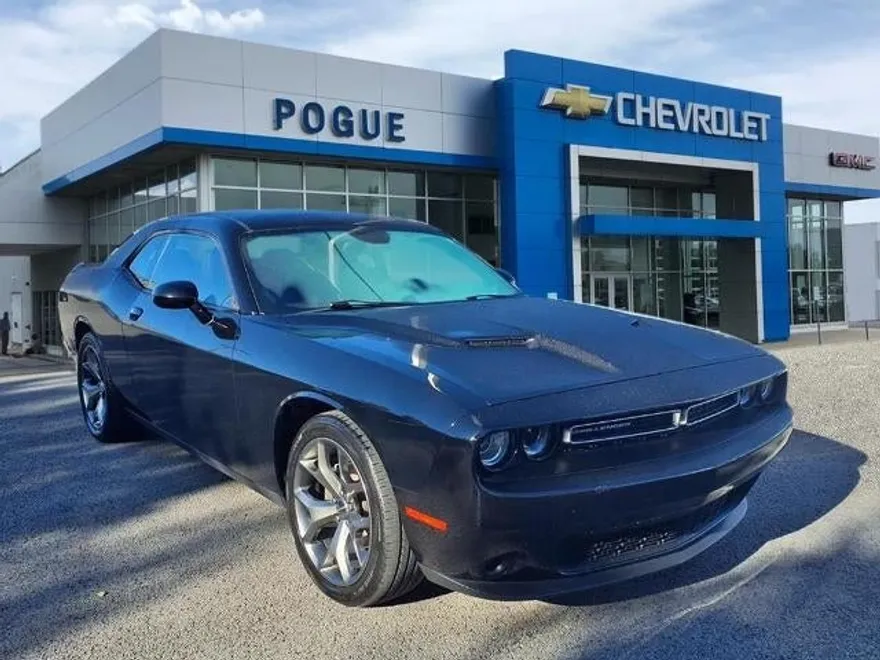 2016 Dodge Challenger SXT photo 1