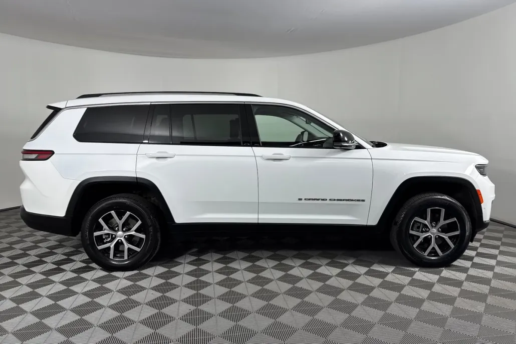 2023 Jeep Grand Cherokee Limited photo 1