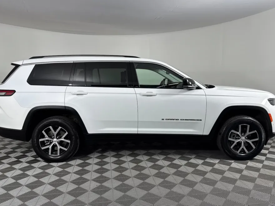 2023 Jeep Grand Cherokee Limited photo 1