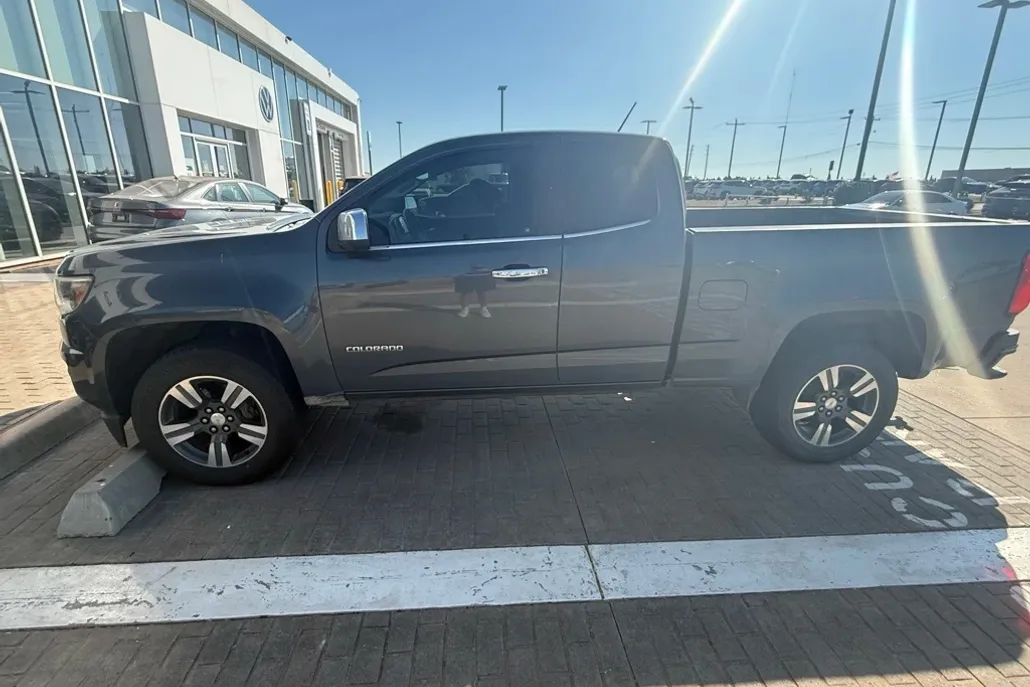 2016 Chevrolet Colorado LT photo 1
