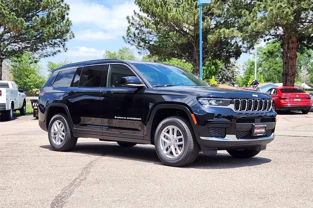 2025 Jeep Grand Cherokee Laredo photo 1