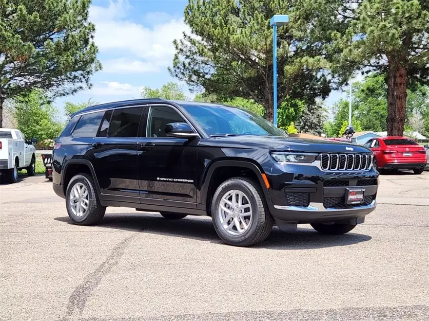 2025 Jeep Grand Cherokee Laredo photo 1