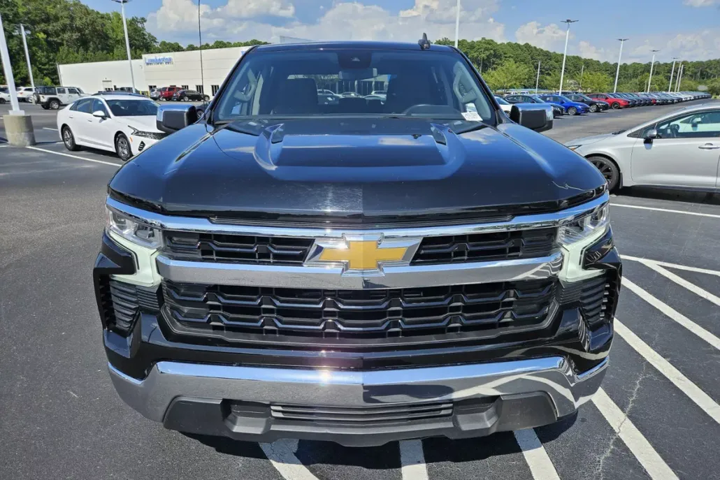 2024 Chevrolet Silverado 1500 LT photo 1